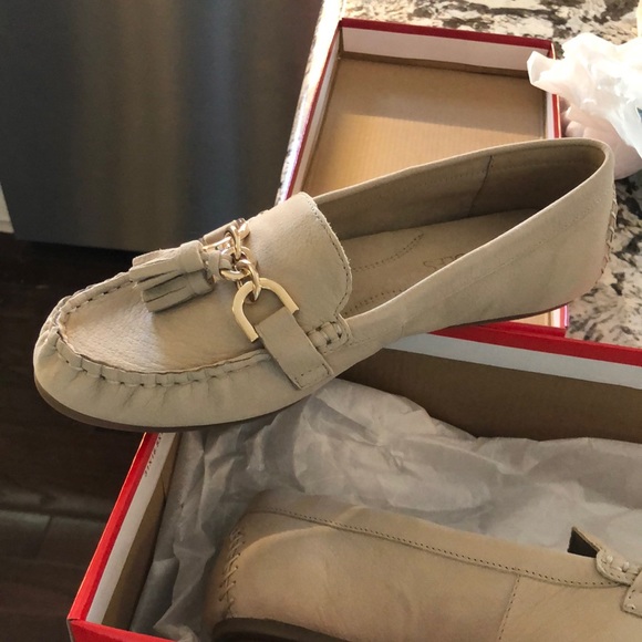 aerosoles soft drive tassel loafer 
